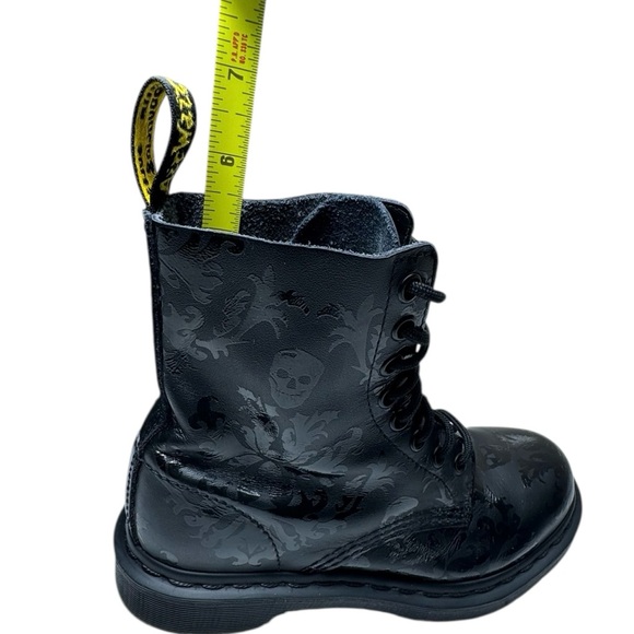 Dr. Marten’s Cassidy Black Leather Skull Print Moto Booties Size 5 - Picture 12 of 13